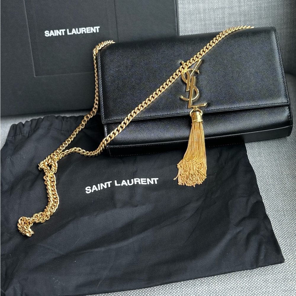 KATE MEDIUM TASSEL IN GRAIN DE POUDRE EMBOSSED LEATHER